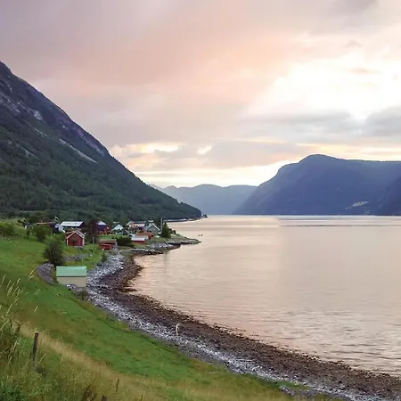 Naddvik 펜션 Årdalstangen